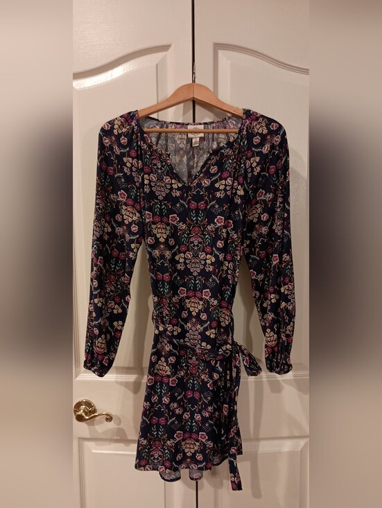 St. John's Bay Dresses & Skirts - St. John's Bay Navy Floral Dress waist tie with Long Sleeves